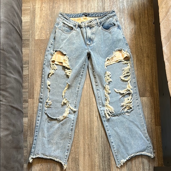 PrettyLittleThing Vintage Distressed Light Blue Jeans - Picture 1 of 6